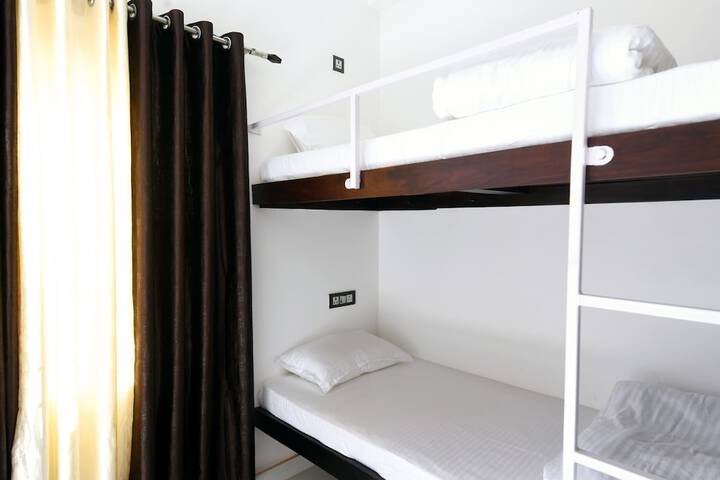 Room 25 of 28
