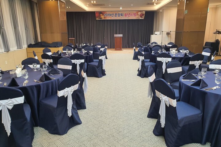 Ballroom/Hall 70 of 84