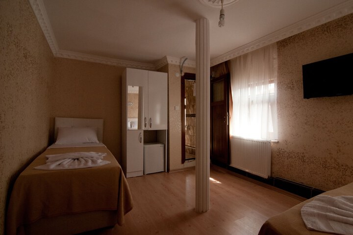 Room 11 of 22