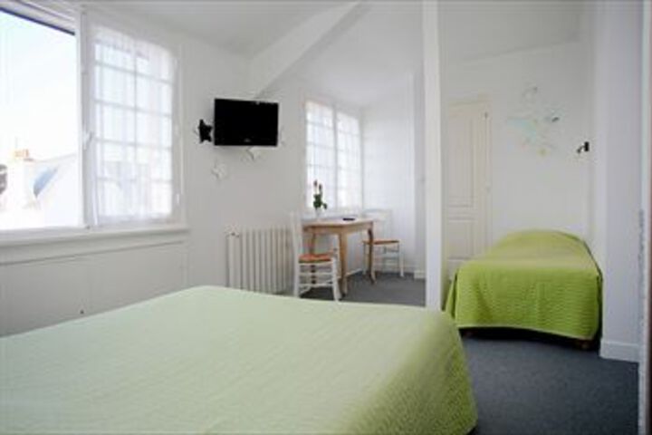 Room 11 of 28