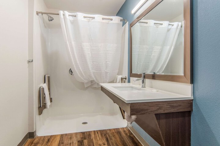 1 Queen Bed (11 of 22)