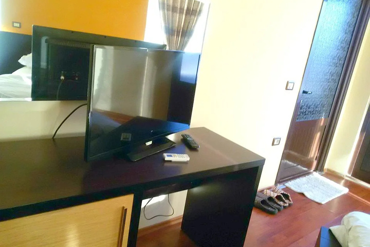 Room 4 of 20