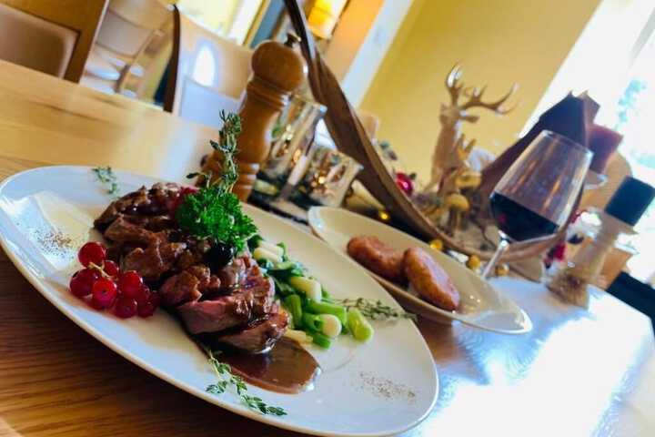 Dining 17 of 24