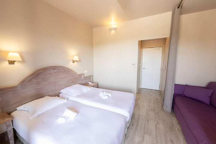 Room 9 of 38