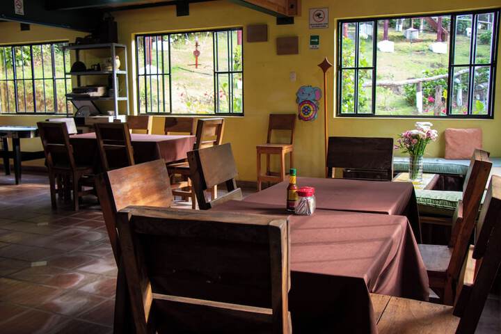 Dining 40 of 53