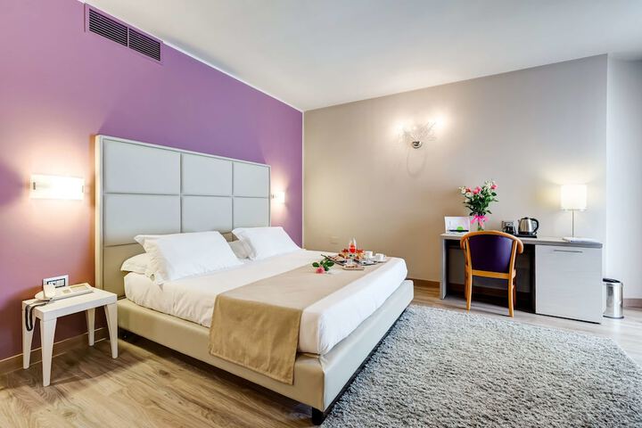 Room 20 of 97