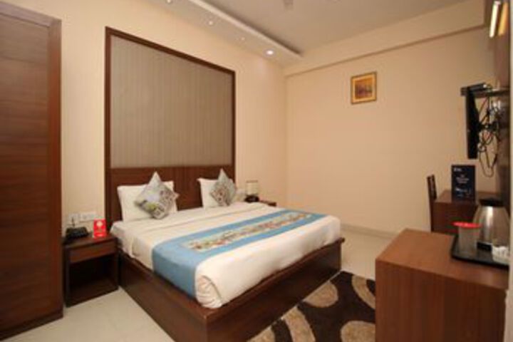 Room 16 of 28