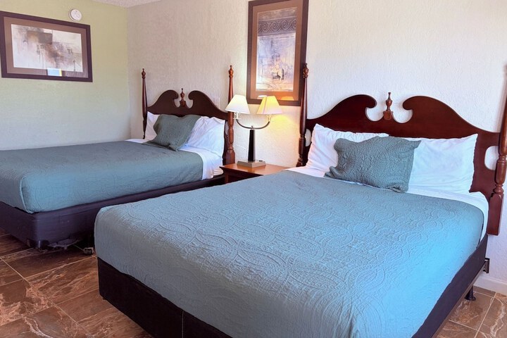 Room 10 of 27