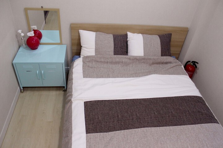 Room 12 of 82