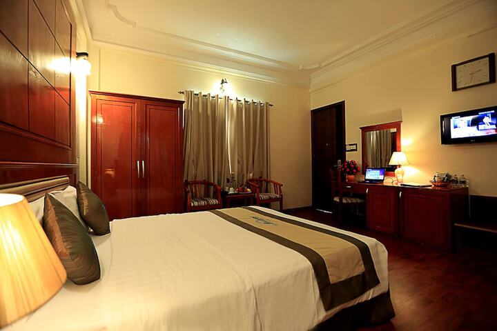 Room 5 of 26