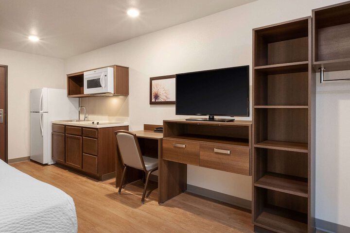 Queen Bed Accessible (9 of 12)