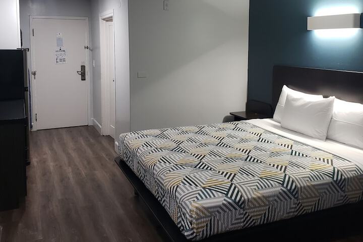 Room 9 of 23