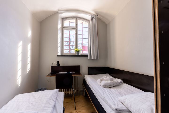 Room 13 of 52