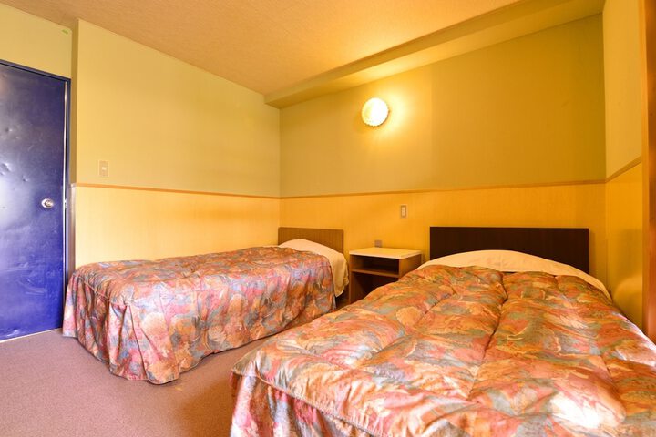 Room 5 of 27