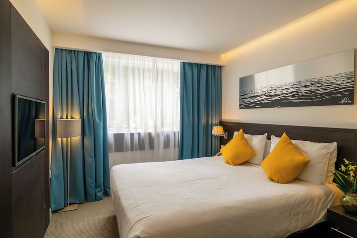 Room 15 of 33
