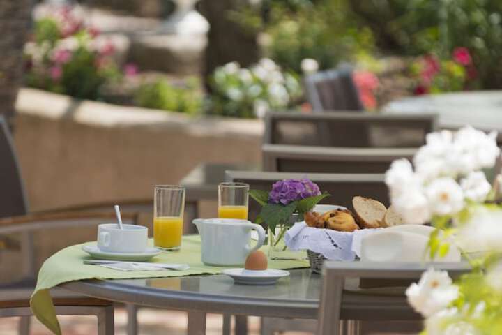 Breakfast/Coffee Service 38 of 50