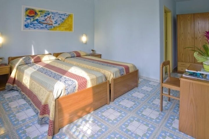 Room 12 of 43