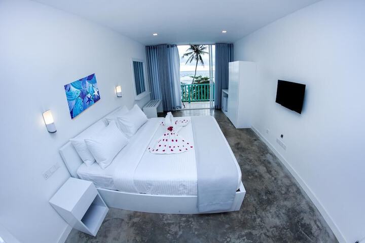 Room 8 of 25