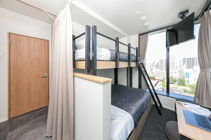 Room 18 of 144