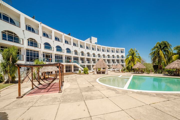 Pool Hotel
