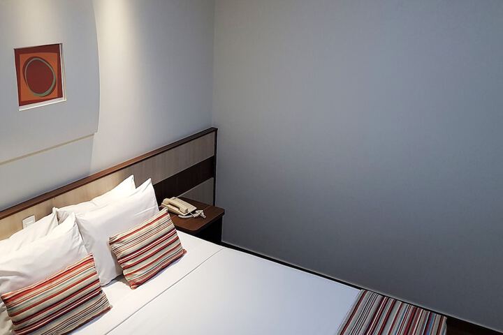 Room 25 of 53