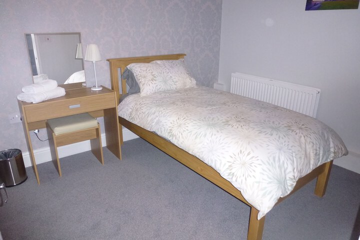 Room 4 of 37