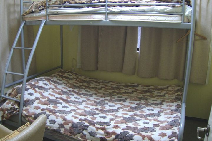 Room 12 of 100