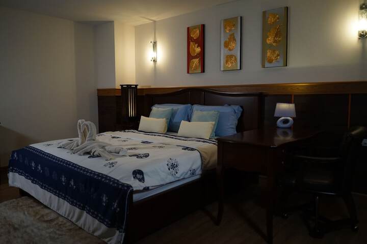 Room 9 of 37