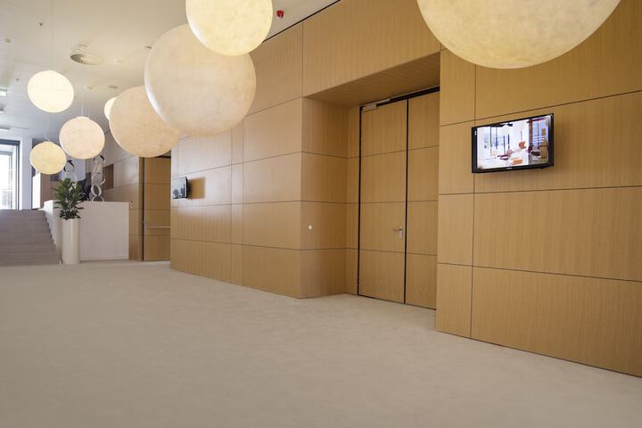 Business Center 54 of 59