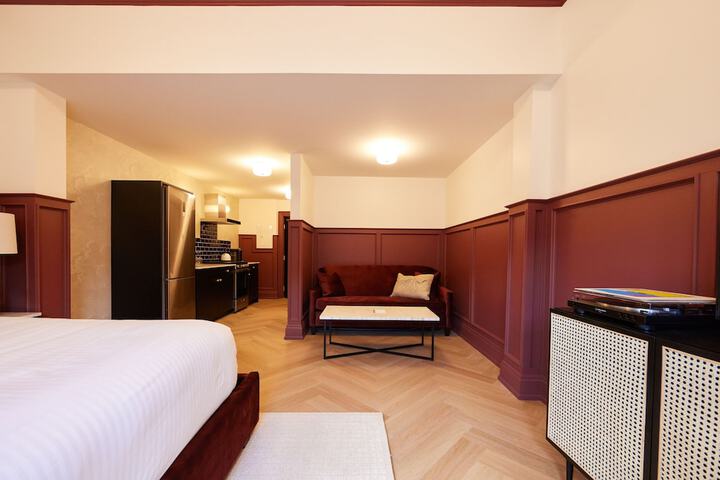 Grand Room 1 King Bed Balcony City View (35 of 48)