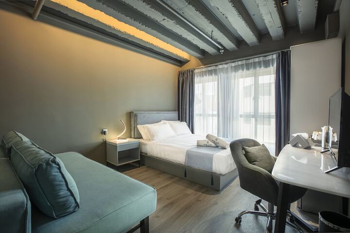 Room 16 of 30