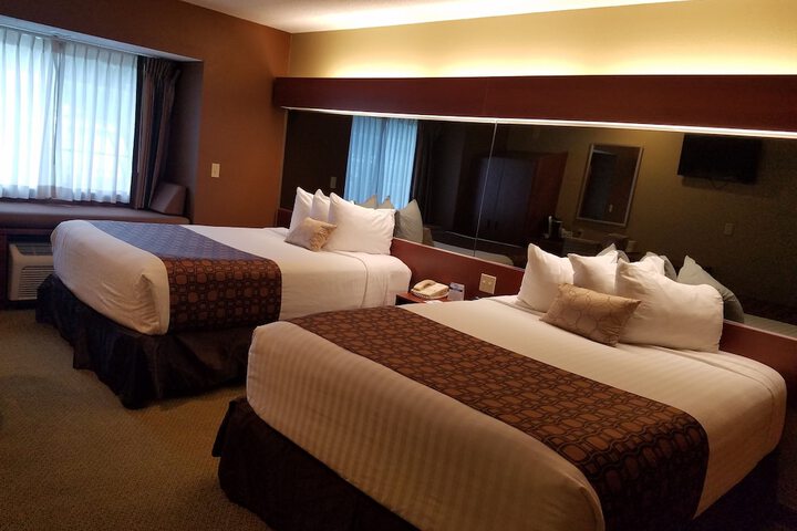 1 Queen Bed (24 of 34)