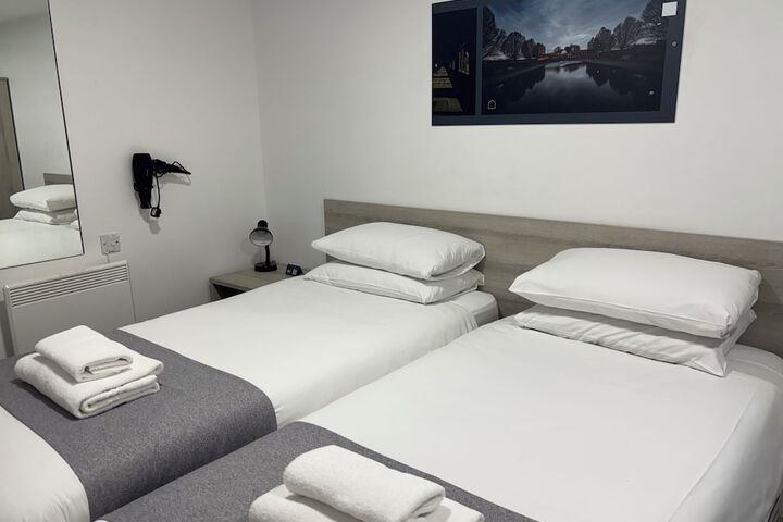 Room 27 of 83