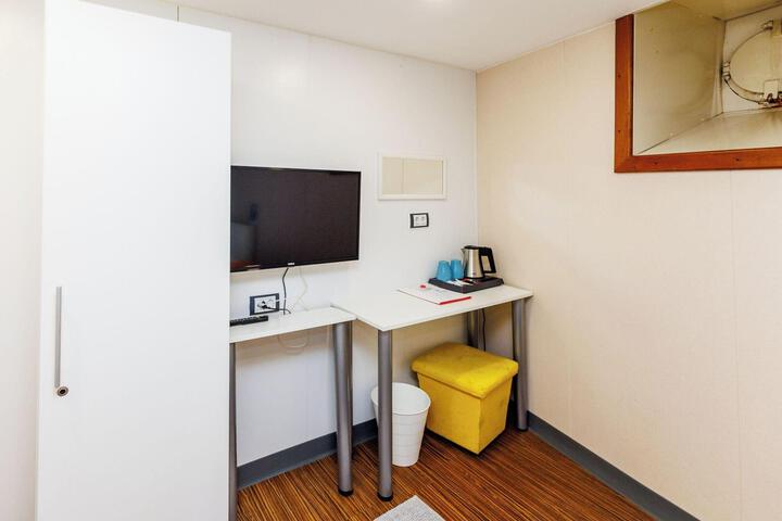 Room 100 of 146
