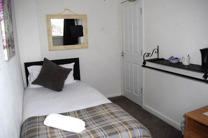 Room 9 of 34