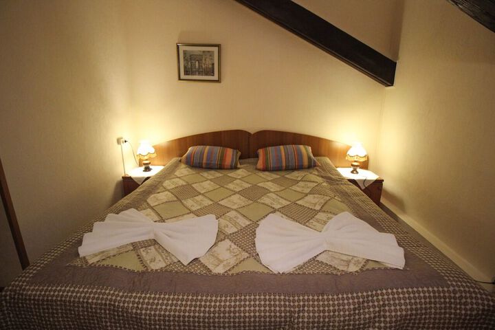 Room 13 of 87