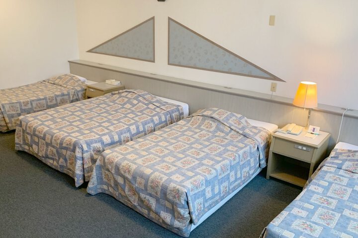 Room 9 of 77