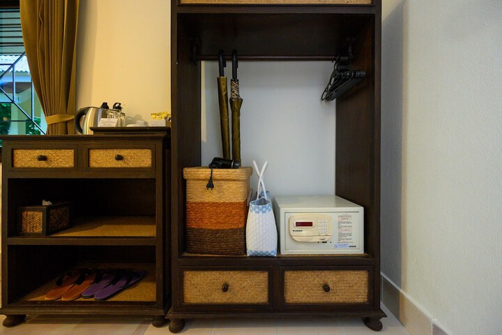 Room 25 of 200