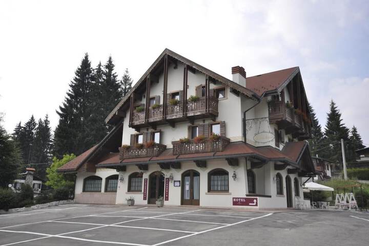 Hotel 12 of 12