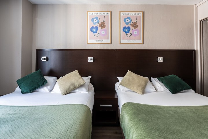 Room 6 of 15