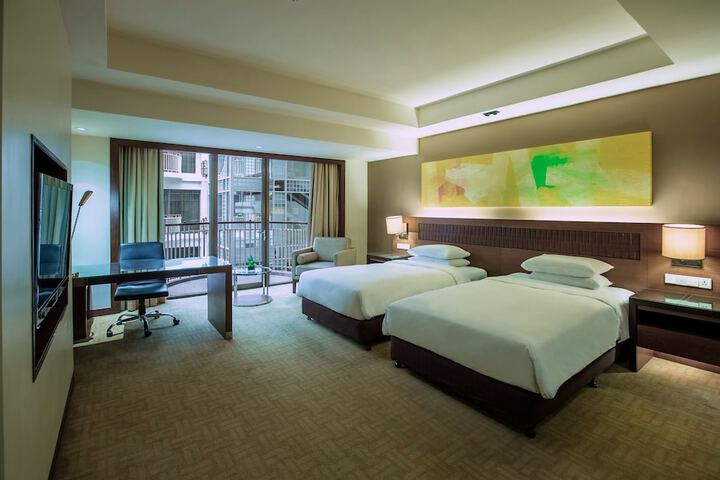 Room 15 of 100
