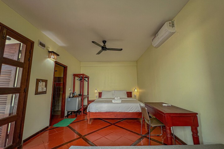 Room 12 of 80