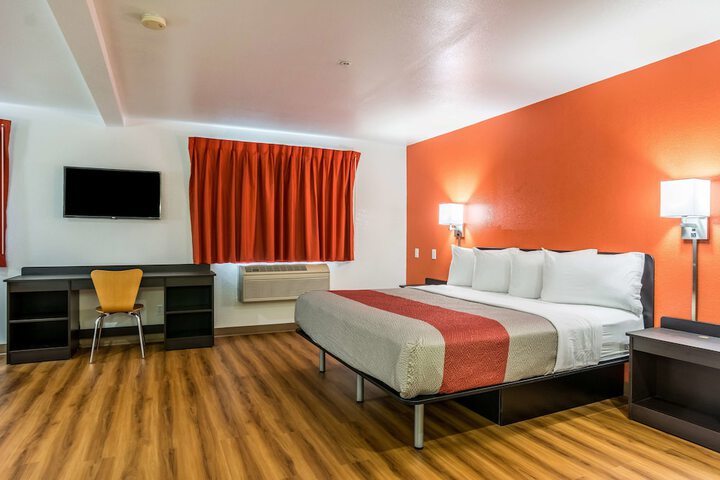 1 King Bed (7 of 14)