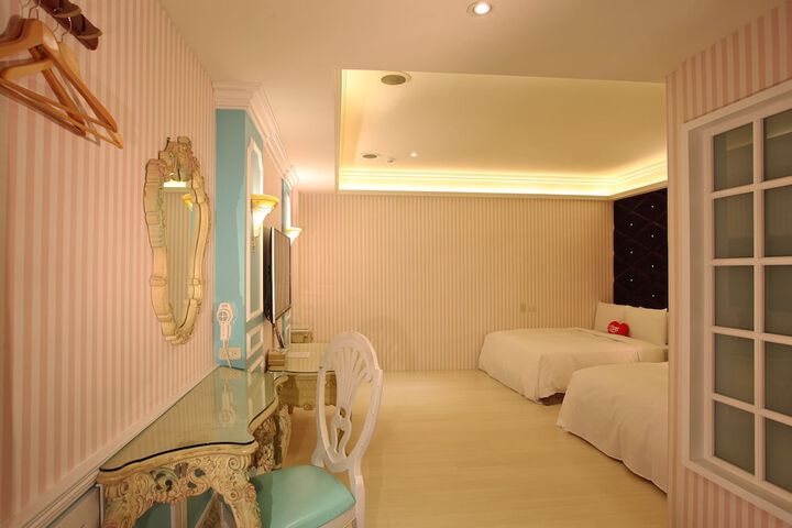 Room 9 of 32
