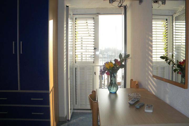 Room 4 of 20