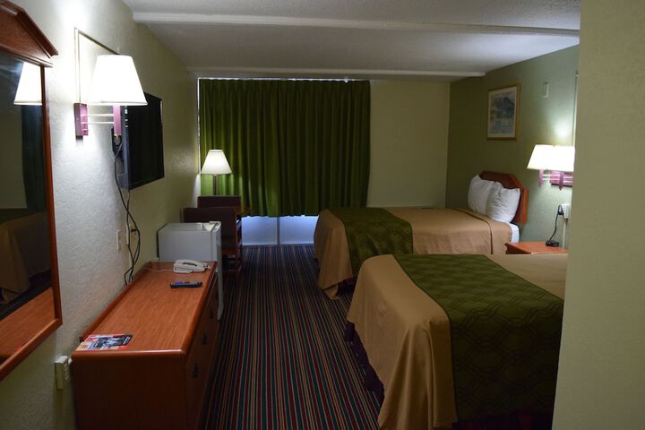 2 Double Beds (17 of 17)