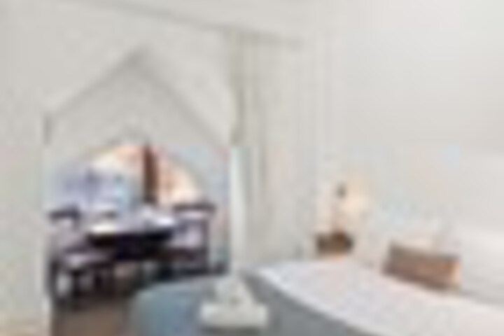 Room 35 of 318