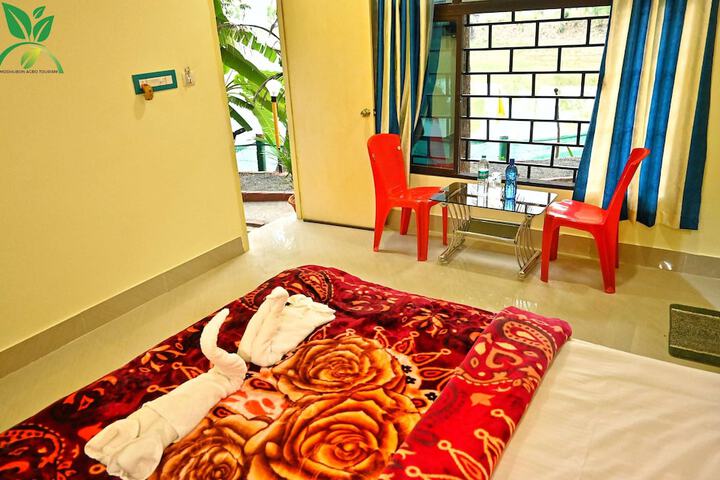 Room 4 of 32