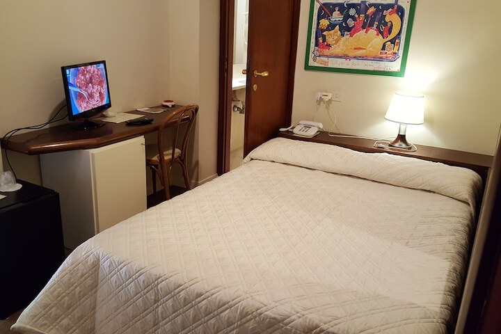 Room 8 of 68
