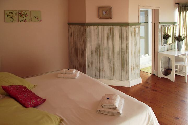 Room 4 of 109